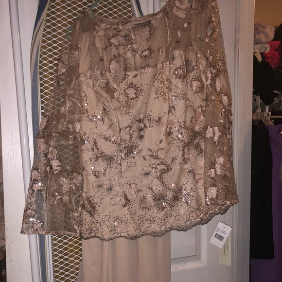 SOLD ❌Emma Street Metallic Embroidered 2 Piece - Picture 3 of 5